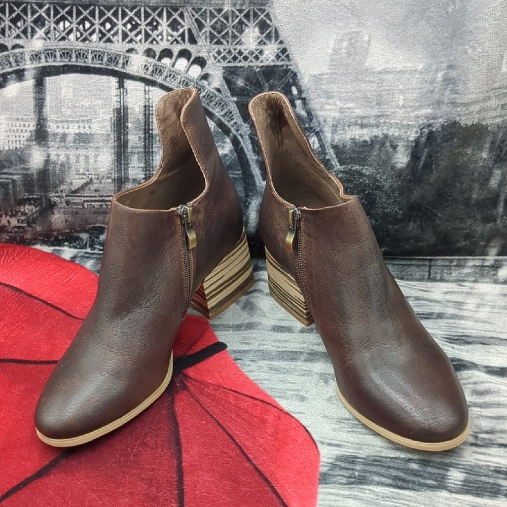 Antelope Brown Ankle Boots Size 8.5